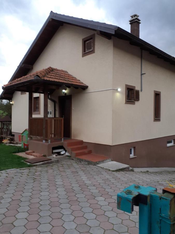 Home Away From Home Ilidža Екстериор снимка